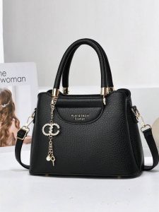 A Simple Yet Elegant Women's Shoulder Bag